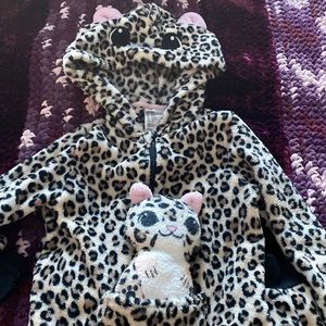 Cute onesie with stuffy.